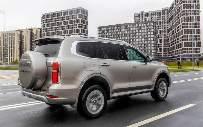 Гибридный внедорожник дешевле бензинового: на что он способен на бездорожье