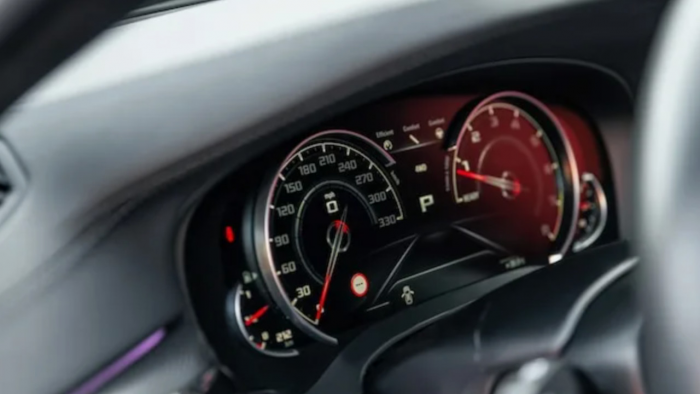 Почему спидометры показывают скорость больше, чем может ехать автомобиль