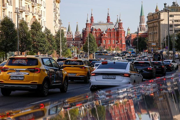 Сколько нужно учиться на водительские права в 2026 году? Количество часов для каждой категории, как сократить срок