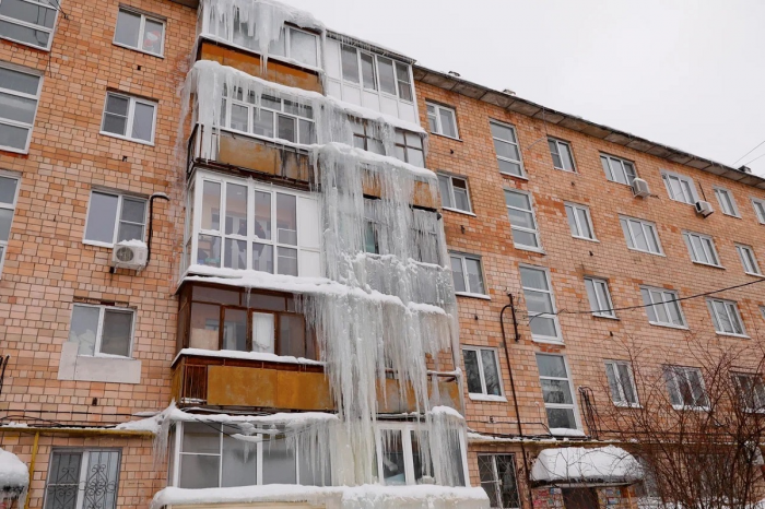 Нижегородцам объяснили, как взыскать ущерб за упавшую на машину наледь с крыши