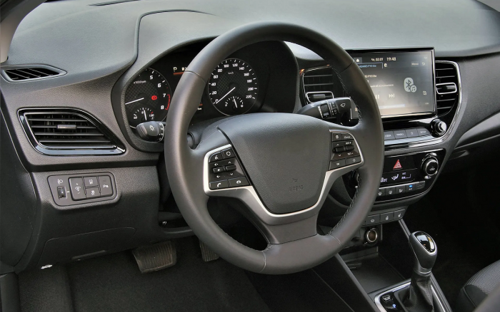 Solaris или Belgee — какой из конкурентов Лады Весты выгоднее