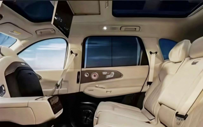 Вот как будет выглядеть салон нового продвинутого кроссовера Zeekr