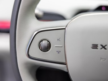 Гибридный спортивный седан Exeed Exlantix ES: что это за машина и как она едет