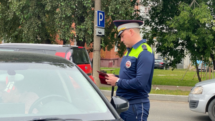 Зачем инспекторы стали требовать смартфон водителя для проверки, и что надо сделать в таком случае