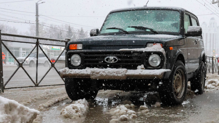Почему в СССР дороги не посыпали едкими реагентами и не было зимней резины