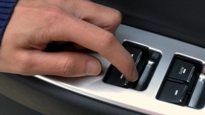 Зачем нужна засекреченная опция, которая запускается нажатием сразу двух кнопок стеклоподъёмников