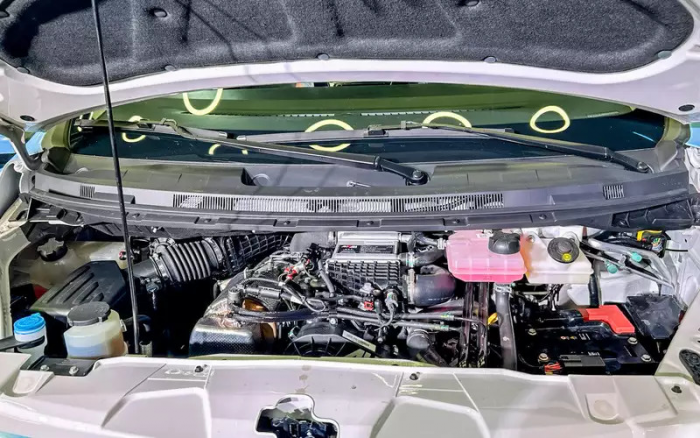 Несущий кузов, дизель, автомат: чем удивил развозной «китаец» за 3 миллиона