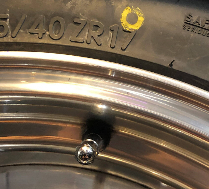 Что означают цветные точки на автомобильных шинах