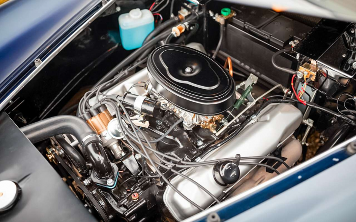 Ну и кто у кого скопировал? ГАЗ‑13 Чайка, американский Buick Electra и французский Facel Vega