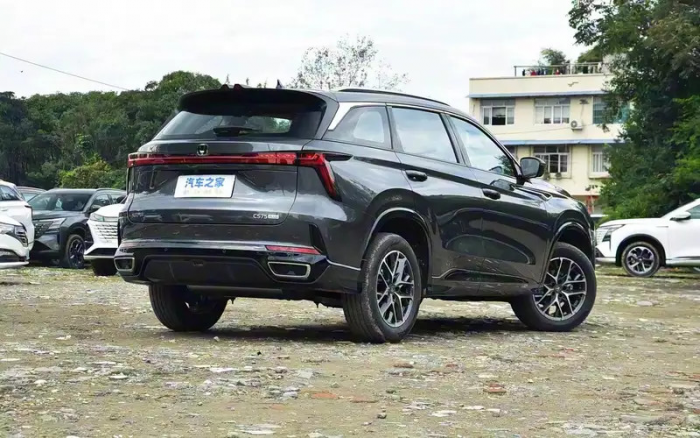 Популярный кроссовер с автоматом получил новую версию чуть дороже миллиона