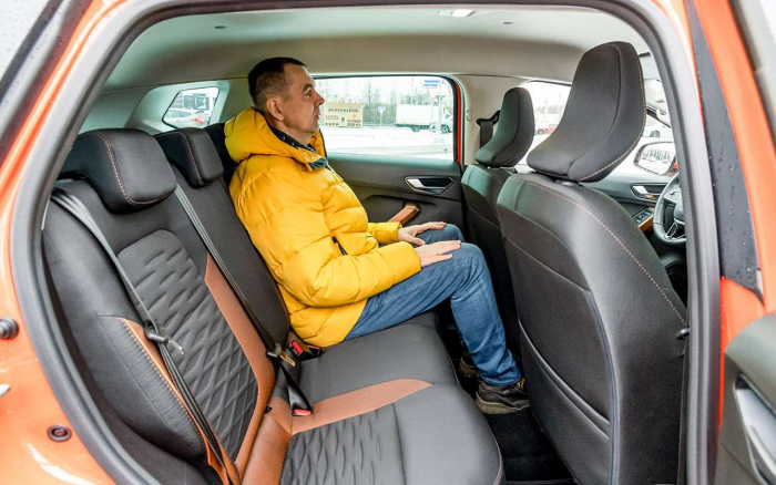 Выбираем недорогой универсальный автомобиль: сравнили две Лады и Солярис