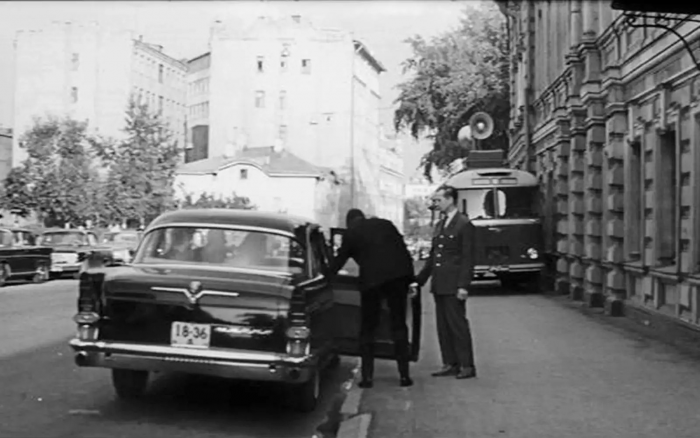 Зачем СССР скопировал американский Packard — история Чайки ГАЗ-13
