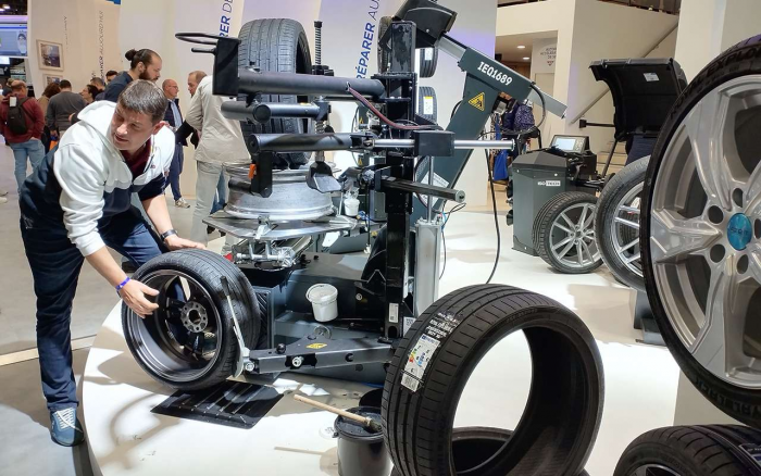 Equip Auto - 2025: горящие электромобили, гаджеты из 90-х и автомобильные масла