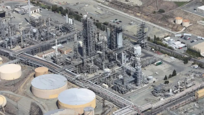 Подземные газовые хранилища в ЕС опустели посреди зимы