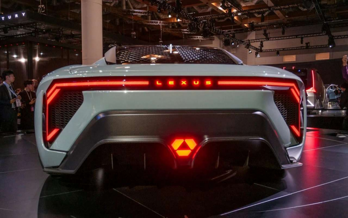 Новый Lexus и его самая странная особенность