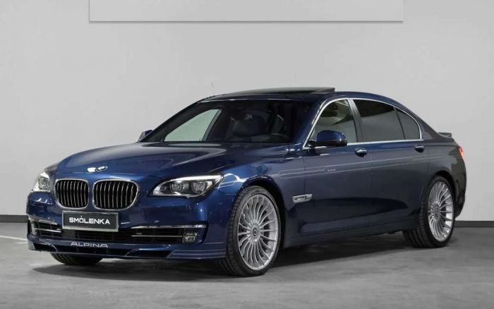 Редчайший седан продают в России: вдвое дороже новой «семерки» BMW