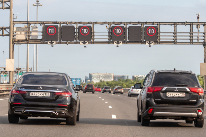 В Петербурге с 8, 9 и 10 сентября ограничат дорожное движение в двенадцати районах