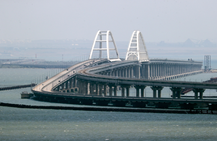 «Зеленый» транспорт лишили проезда по Крымскому мосту