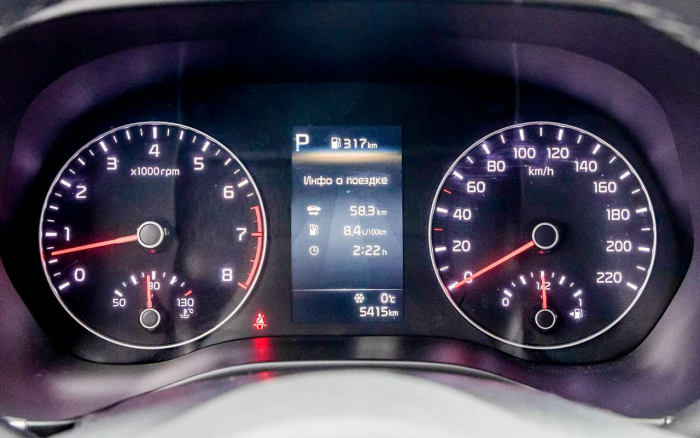 Выбираем недорогой универсальный автомобиль: сравнили две Лады и Солярис