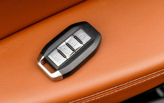 Выбираем недорогой универсальный автомобиль: сравнили две Лады и Солярис