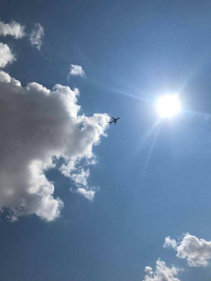 Почему самолеты выбирают высоту около 10 км для полётов