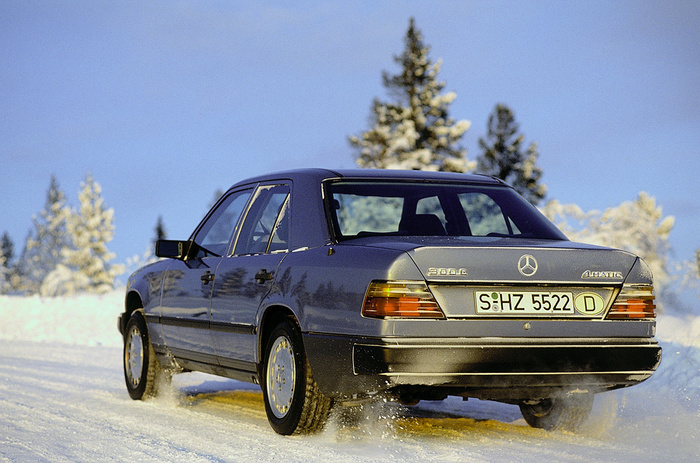 40 лет Mercedes-Benz E-Class W124. Выдающийся дизайн, передовые технологии, немыслимая надежность — этот автомобиль создал класс имени себя