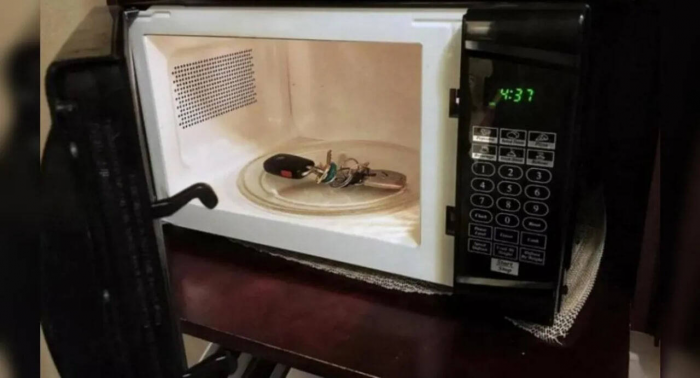 Зачем некоторые водители прячут ключи в микроволновку и как это мешает ворам