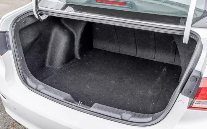 Лада Искра против конкурентов — большой тест недорогих седанов