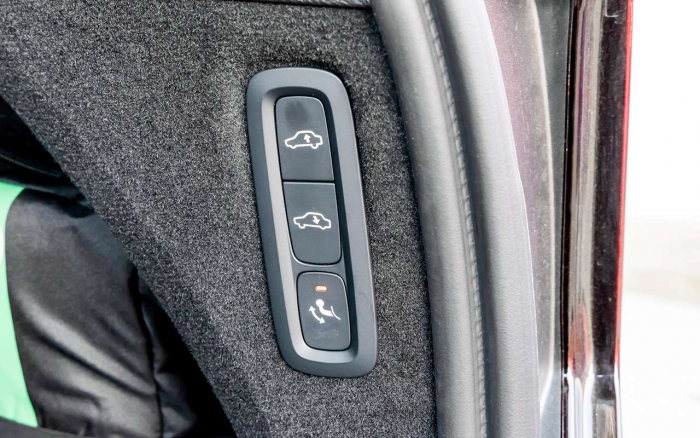 Словно в дорогой яхте! Как едет и сколько стоит премиум не из Китая?