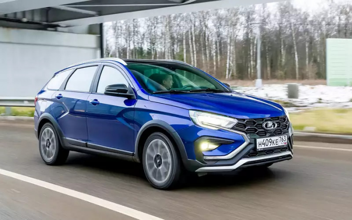 Выбираем недорогой универсальный автомобиль: сравнили две Лады и Солярис