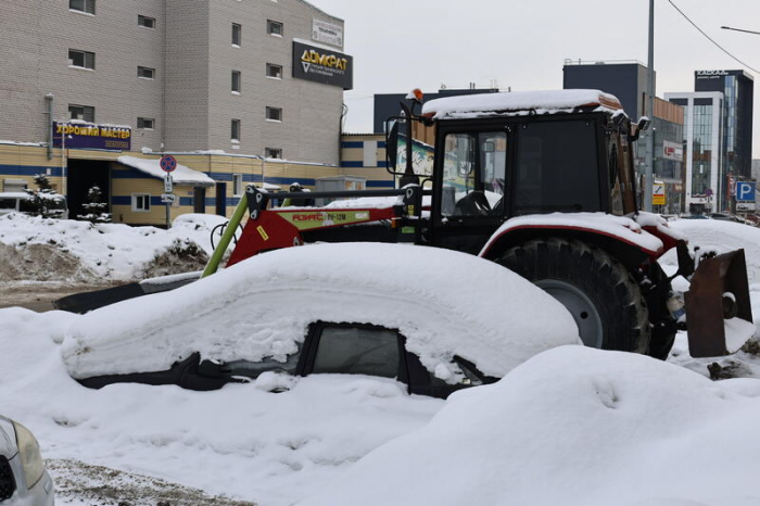 Снежное забвение. Фото барнаульских автомобилей, ставших частью зимнего пейзажа