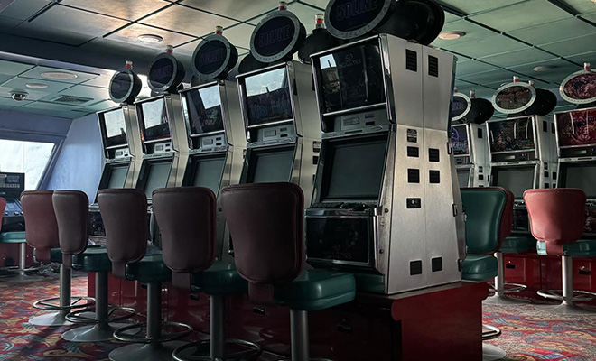 Осмотр брошенного корабля-призрака. Люди ушли так быстро, что оставили все вещи