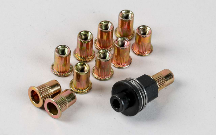 Как закрепить номерной знак на китайском автомобиле и не получить штраф?