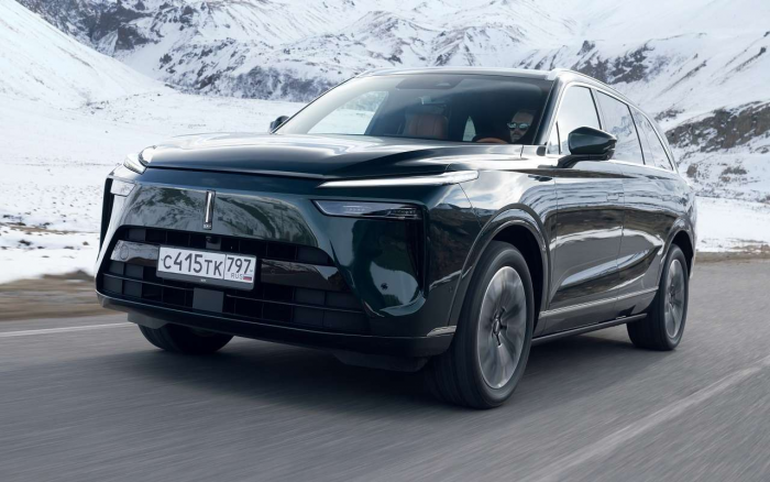 Exlantix или Wey: выбираем гибридный премиум-кроссовер