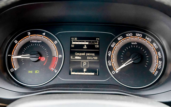 Выбираем недорогой универсальный автомобиль: сравнили две Лады и Солярис