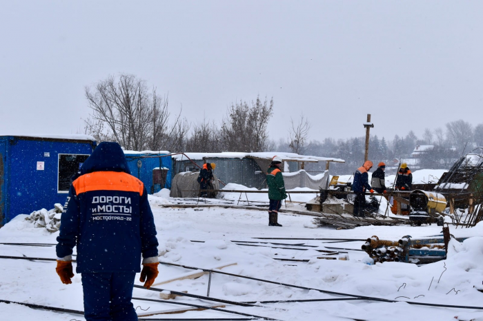 Строители моста через Оку под Рязанью завершили монтаж пролетного строения путепровода на левом берегу