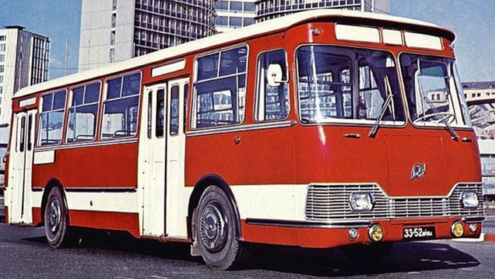 Какой была экспортная версия легендарного ЛиАЗ-677Э, который в народе прозвали Луноход