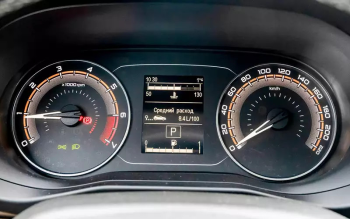 Выбираем недорогой универсальный автомобиль: сравнили две Лады и Солярис