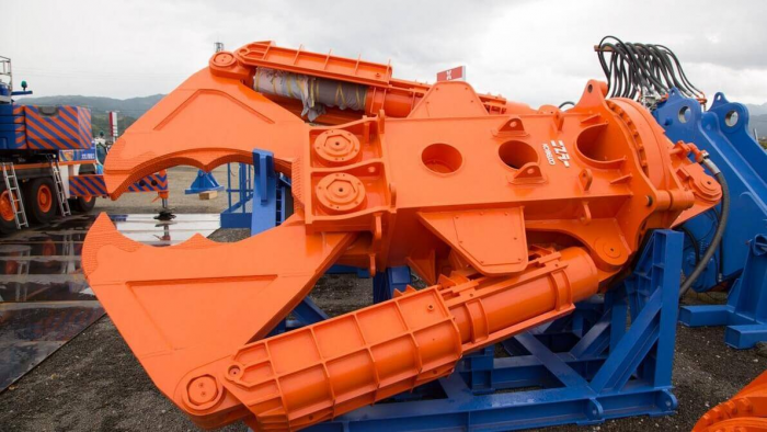 Как выглядит крупнейшая машина для сноса зданий — Kobelco SK3500D