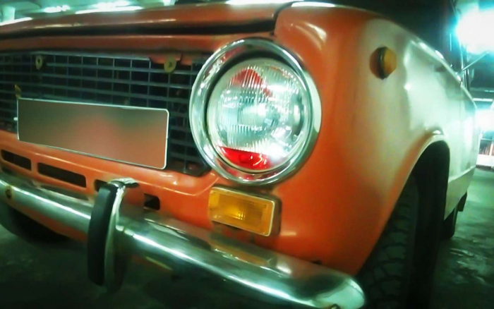 «Закапать в глаза»: зачем тормозную жидкость заливали в фары в СССР