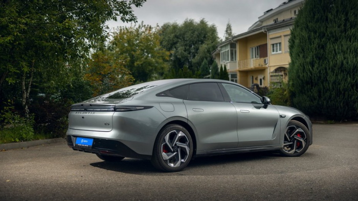 Гибридный спортивный седан Exeed Exlantix ES: что это за машина и как она едет