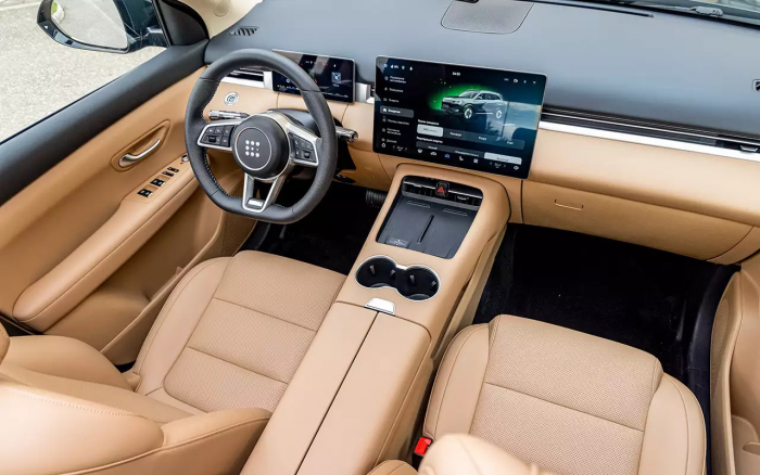 Самый дешевый гибридный кроссовер в РФ: как он едет? Каков расход?