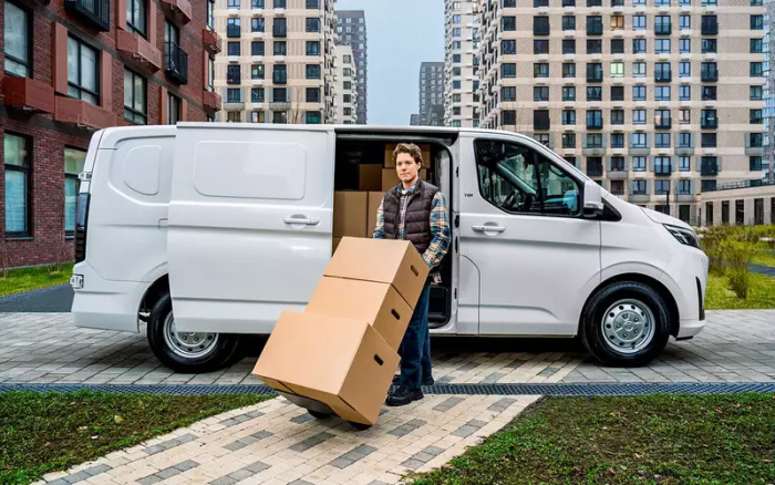 Несущий кузов, дизель, автомат: чем удивил развозной «китаец» за 3 миллиона