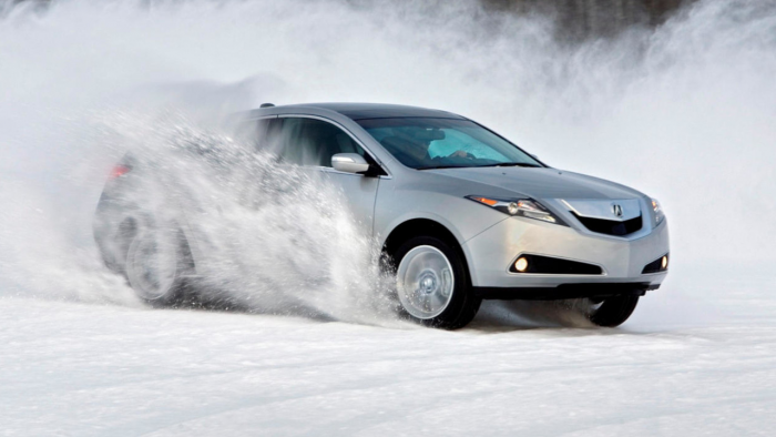 Как выйти из заноса на скользкой дороге на машине с передним, задним или полным приводом