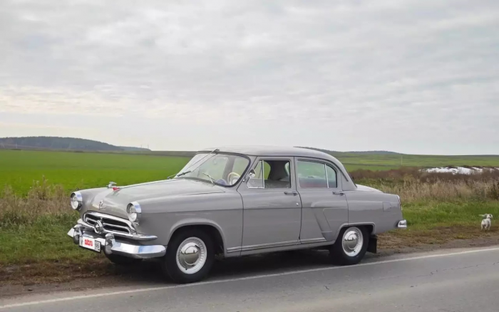 Уникальную раннюю Волгу с заводским автоматом продают в России