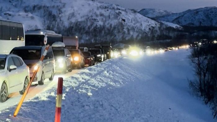 Арктический плен: сотни туристов застряли в Териберке из-за метели