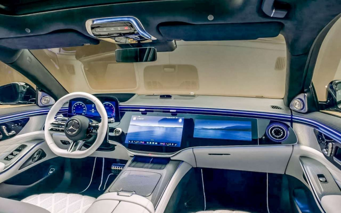 Тканевый салон и физические кнопки: чем удивил рестайлинговый Мерседес-S класса?