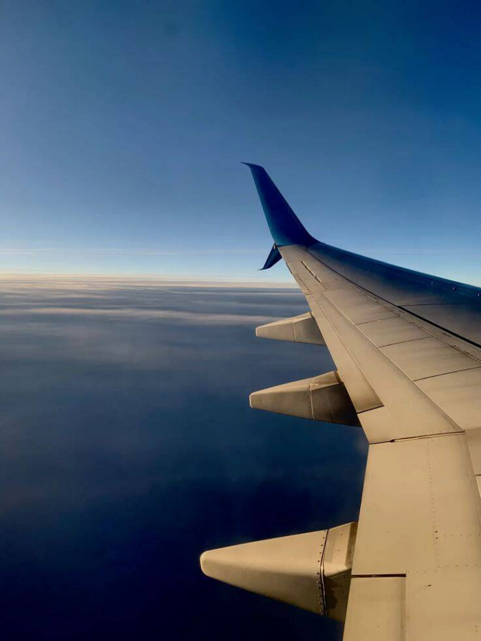 Что за выпирающие «капсулы» под крылом пассажирского самолёта?