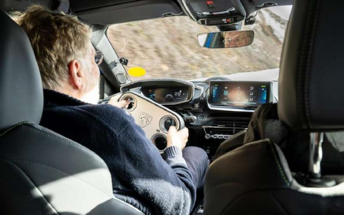 Покатались на машине с таким рулем — как ощущения?