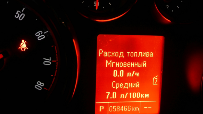 В каком случае при работе двигателя расход топлива равен нулю и как включить этот режим